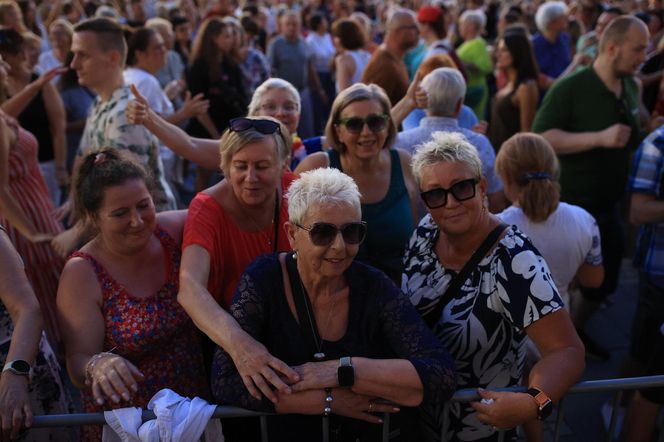 Potańcówka przed Teatrem Śląskim w Katowicach (09.08)