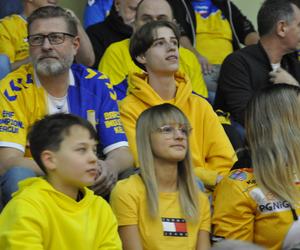 Industria Kielce - Orlen Wisła Płock. Zdjęcia kibiców na trybunach