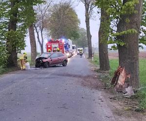 Poważny wypadek na trasie Rzęczkowo-Łążyn pod Toruniem. Strażacy z OSP ruszyli na pomoc