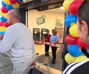 Szturm na nowego Lidla w Jasienicy. Tłumy mieszkańców od świtu czekały na otwarcie