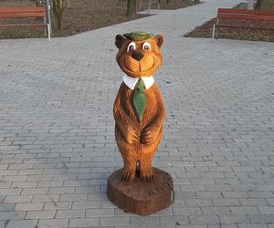 Bajkowe figurki wrócą do parku w Piekarach Śląskich. Przeszły renowacje 