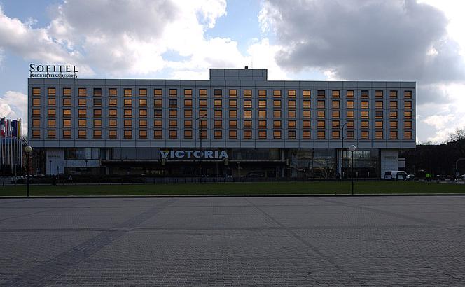 Tych miejsc już nie zobaczycie! Oto kultowe kawiarnie przedwojennej Warszawy [GALERIA]