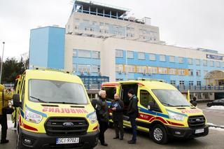 Szpital Śląski w Cieszynie zyskał dwa nowe ambulansy. Będą obsługiwały pacjentów dwóch oddziałów
