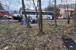 Łomnica-Zdrój. Samochód zderzył się z autobusem