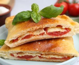 Prosty obiad z air fryera. To calzone smakuje wyśmienicie