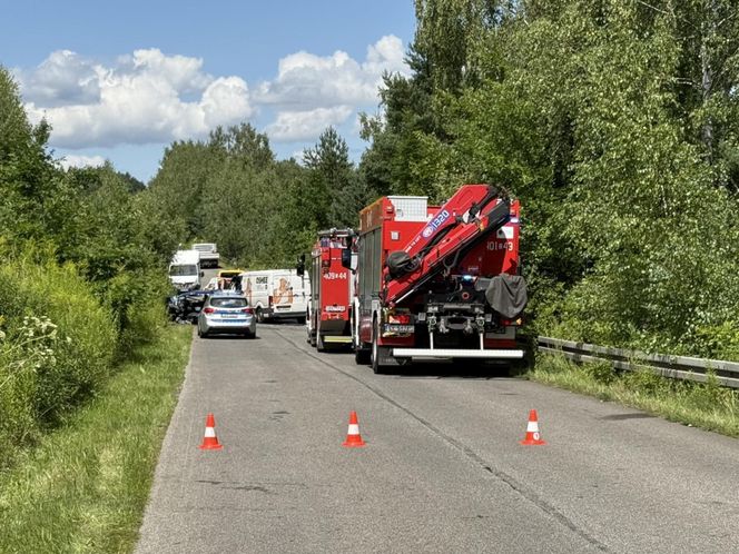 Czołowe zderzenie w Sławkowie. 22-latek zabrany śmigłowcem LPR do szpitala