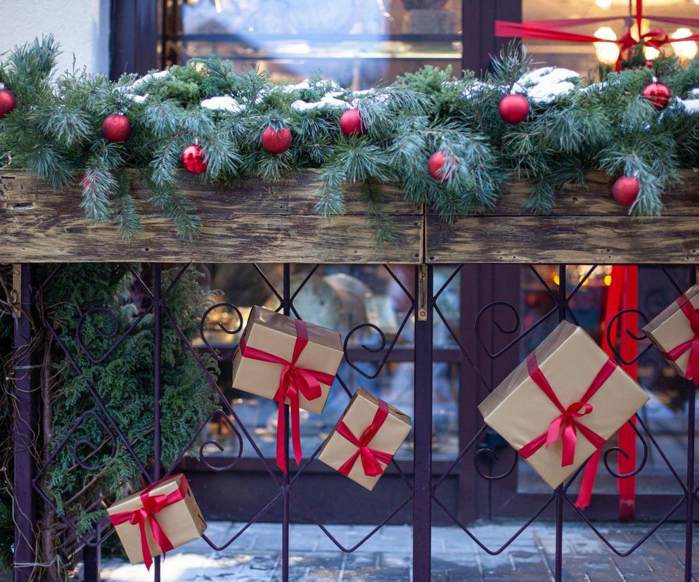 Sąsiedzi będą zazdrośni. 30 pomysłów na świąteczny balkon i taras