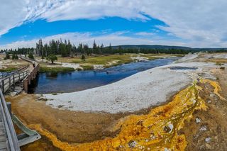 Nowy otwór w superwulkanie w Yellowstone! Gigant budzi się do życia?