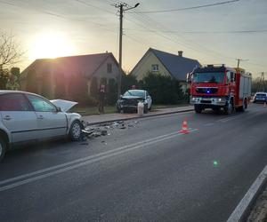 Wypadek w Ambrożowie! Zderzyły się trzy auta, ruch odbywa się wahadłowo