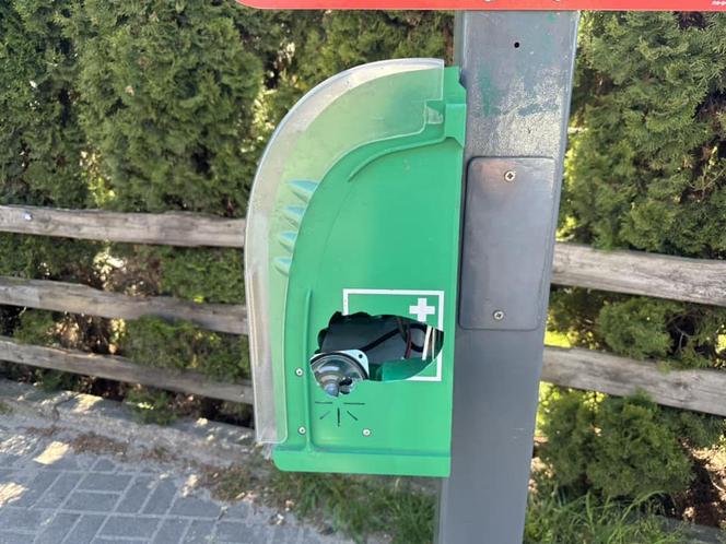 Akt wandalizmu w Przylepie. Zniszczony został defibrylator AED
