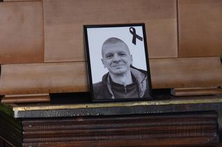 Pogrzeb Wojciecha Majora Suchodolskiego. Ostatnie pożegnanie legendy internetu. Krzysztof Kononowicz na miejscu