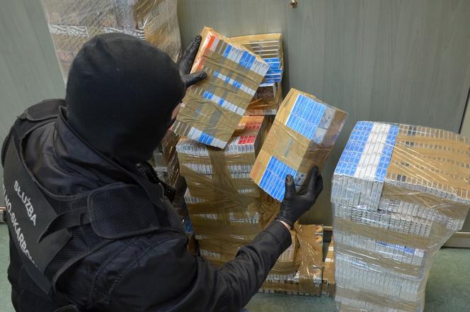 Czarna Białostocka, Białystok. Podlaska KAS przechwyciła nielegalne papierosy [ZDJĘCIA]