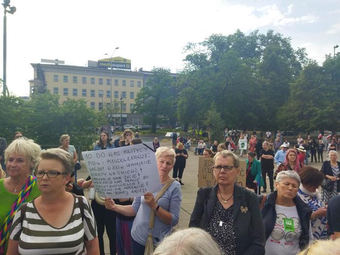 Protesty "Ani Jednej Więcej!" po śmierci Doroty.  Kobiety wyszły na ulice w całej Polsce  