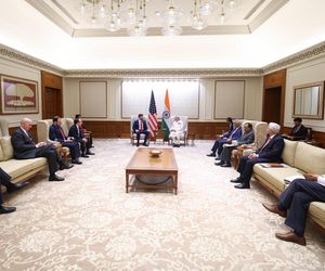 Rozmowy pokojowe w Delhi. Wiceprezydent USA Vance: Rosja i Ukraina będą musiały dokonać wymiany terytoriów.