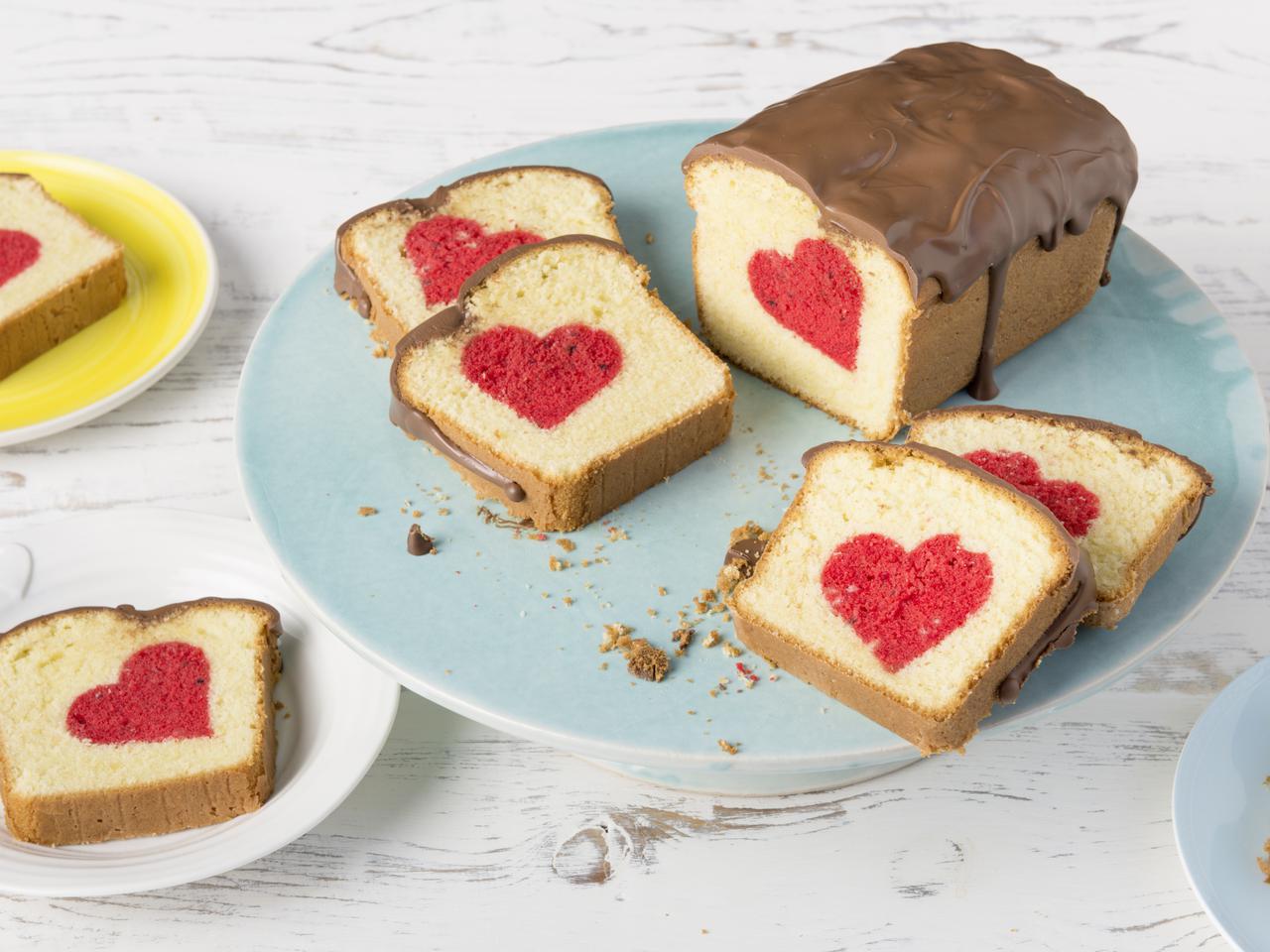 Ciasto z ukrytym sercem: przepis na ciasto z niespodzianką