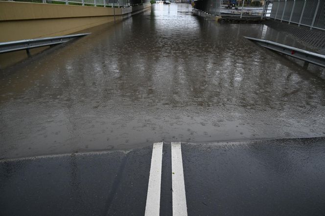 Potężne burze nad Podkarpaciem. Grad, wicher i potoki deszczu, jak w środku lata!