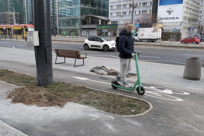  Nowa al. Jana Pawła II pełna niedoróbek i absurdów