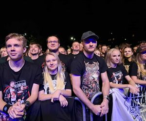 Posadzili drzewa, a następnie dali gorący koncert. Finał akcji zespołu Nocny Kochanek w Skarżysku