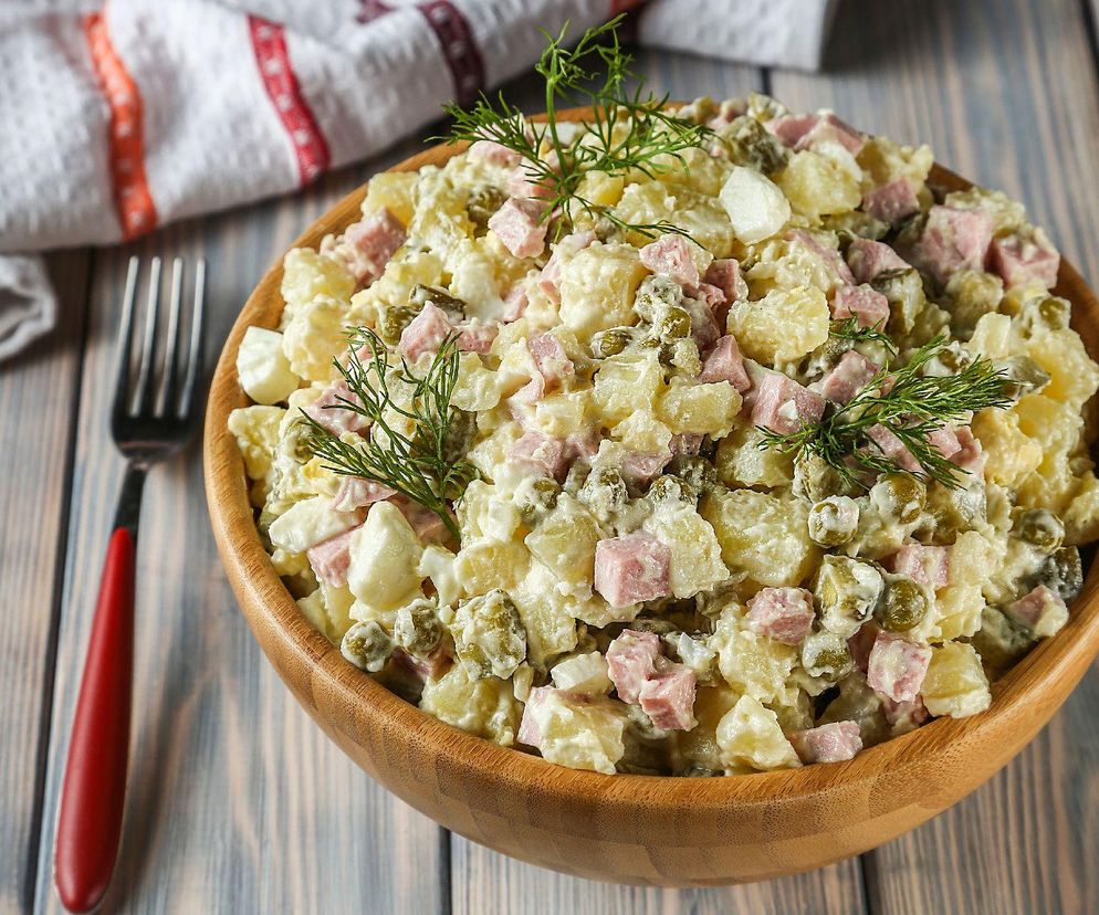 Genialna sałatka krakowska. Zachwyci nawet najwybredniejsze podniebienia 