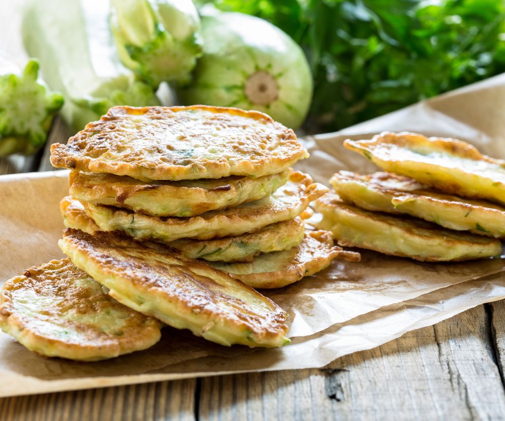Placki z kabaczka: przepis na chrupiące placki z patelni lub piekarnika
