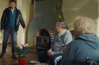 M jak miłość odcinek 1721. Marcin (Mikołaj Roznerski), Barbara (Teresa Lipowska), Józef Modry (Stefan Friedmann)