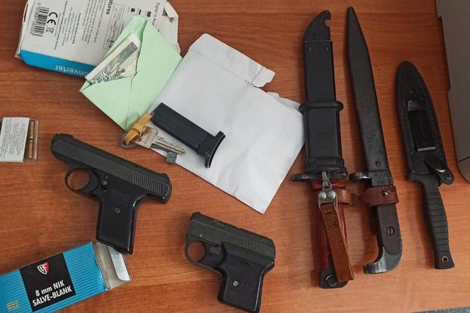30-latek miał w piwnicy broń, narkotyki i noże 
