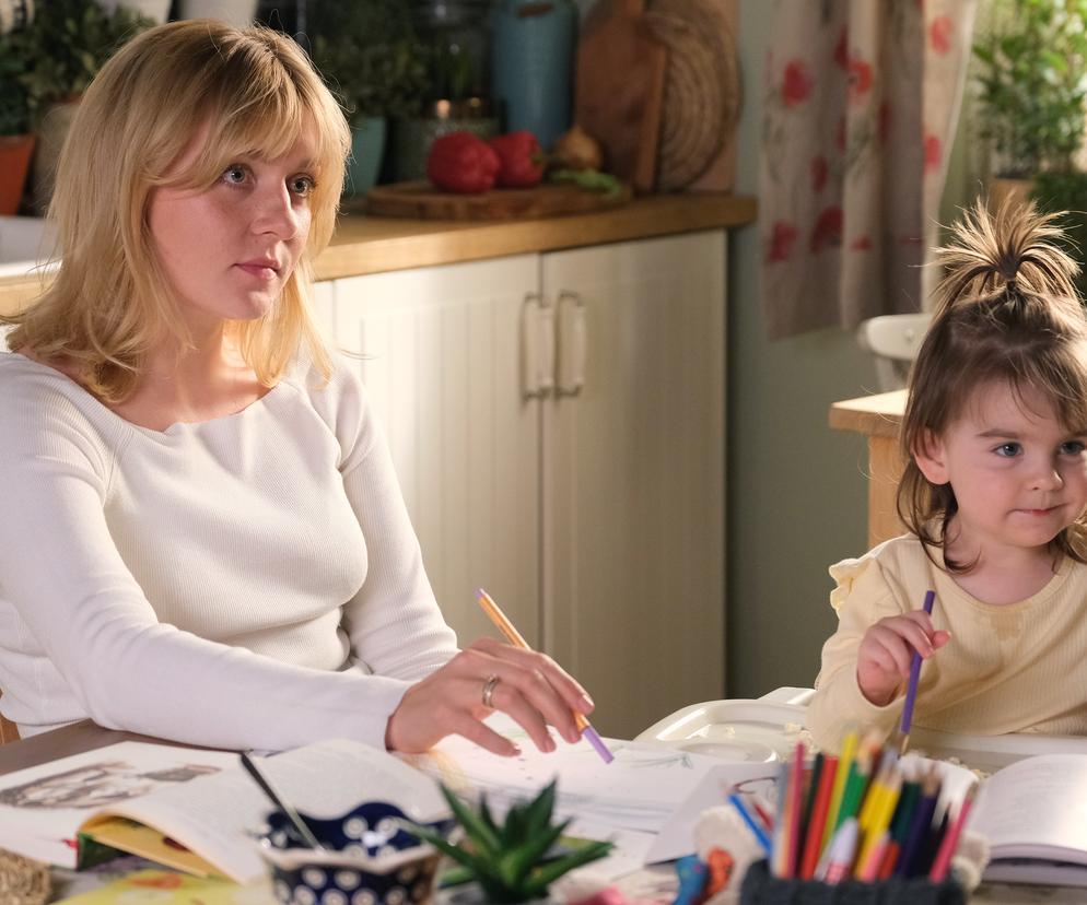 M jak miłość, odcinek 1675. Ula (Iga Krefft), Kalinka (Oliwia Kępka)