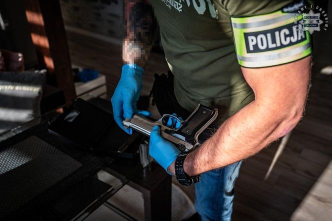 Śląska policja poluje na mafię śmieciową. Kolejne osoby zatrzymane. Zarzuty dla 105 osób