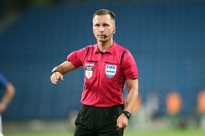 Bartosz Frankowski przyznaje się do błędu. Sędzia tłumaczy skandaliczną decyzję w hicie Ekstraklasy
