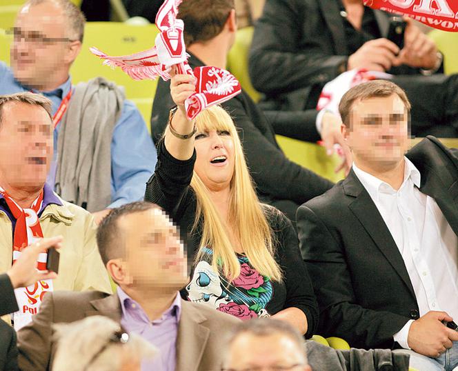 Pudrowała sie na meczu