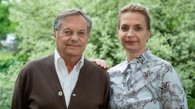 M jak miłość. Józef Modry (Stefan Friedmann), opiekunka Ola (Magdalena Rembacz)