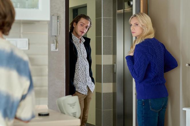 Na Wspólnej, odc. 3753: Monika (Sylwia Gliwa), Bruno (Dawid Czupryński), Kajtek (Mikołaj Szostek)