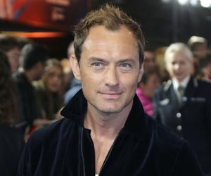 Jude Law kończy 50 lat. Jak obecnie wygląda życie aktora?