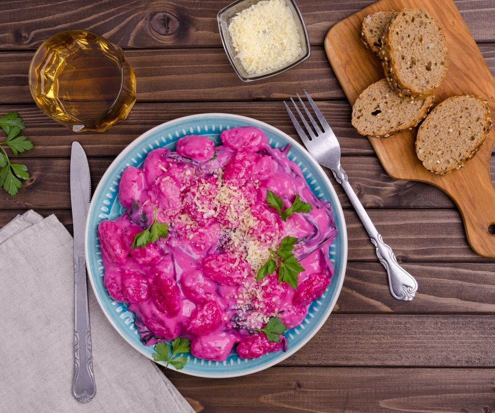 Piersi kurczaka w sosie buraczkowym