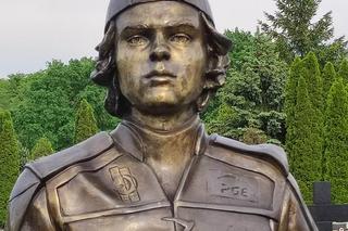 Tragiczna śmierć 18-letniego  żużlowca wstrząsnęła całą Polską. Tak wygląda teraz grób Krystiana Rempały