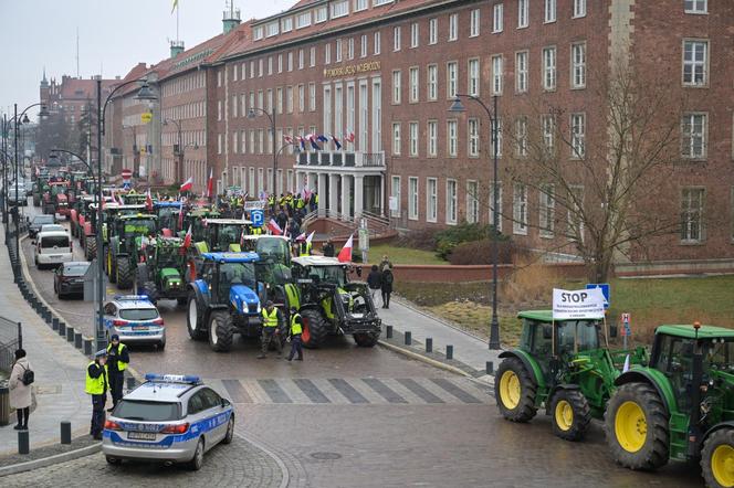 Protest rolników przed Urzędem Wojewódzkim w Gdańsku