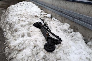 Zduńska Wola. Pożar w markecie RTV Euro AGD. Samozapłon hulajnogi elektrycznej [ZDJĘCIA].