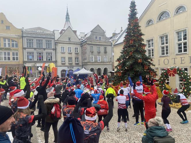 Bieg Mikołajów w Olsztynie 2023. Kilkaset osób pobiegło dla dzieci. Zobaczcie zdjęcia!