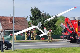 PILNE. Szybowiec runął na ogródki działkowe! Służby na miejscu