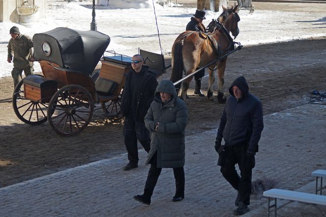 Gwiazdy marzną na planie "Lalki"