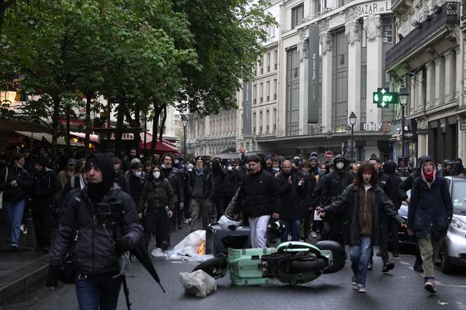 Demonstracje i starcia z policją po zatwierdzeniu przez Radę Konstytucyjną reformy emerytalnej