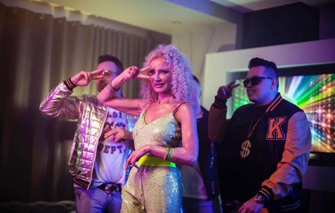 Elwira Mejk niczym Kylie Minogue kusi zdjęciem z wanny. Tak wokalistka zapowiada „Piękne czasy”