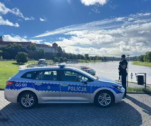 Małopolscy policjanci walczą z powodzią. W tych powiatach sytuacja wygląda najgorzej