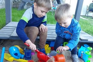 Adaś i Kubuś potrzebują 35 milionów żeby żyć. „Poczuliśmy, co to znaczy umierać ze strachu”