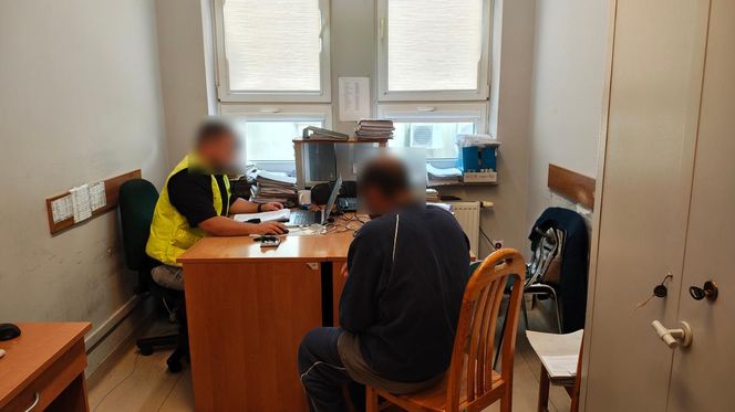 Myślał, że dotarł do Paryża, a trafił do policyjnej celi. Afgańczyk szedł ekspresówką w okolicy Wieruszowa