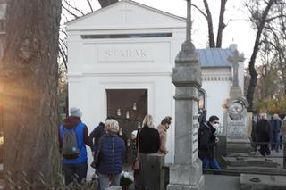 Groby sławnych Polaków w dzień Wszystkich Świętych