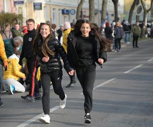 Mali i duzi pobiegli dla Polski! Druga edycja Ulicznych Biegów Niepodległości