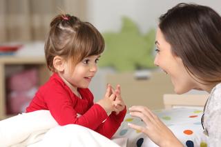 Ile słów powinno mówić dziecko w wieku dwóch-trzech lat, a ile w wieku sześciu? 