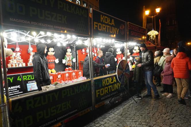 Ciężarówka Coca-cola w Białymstoku! Świąteczna atrakcja przyciągnęła tłumy mieszkańców na Rynek Kościuszki