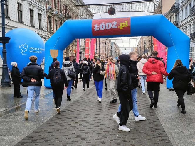 Polonez dla Łodzi. Setki łodzian we wspólnym tańcu [ZDJĘCIA]